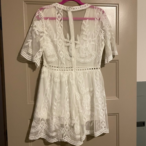 3/$20 - White Boho Romper - L fits like M - Picture 4 of 6
